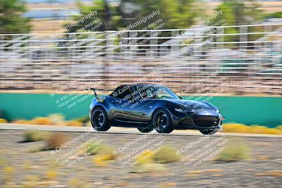 media/Oct-18-2025-Extreme Speed (Sat) [[d6d7e1fef1]]/Group 3 Purple/Session 3 (Turn 1)/